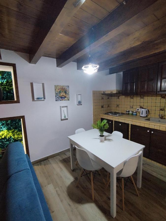 Ecce Homo Apartment Carini Exterior photo